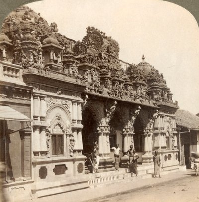 Bir Hindu Budist Tapınağının zarif oymalı süslemesi, Kolombo, Seylan, 1902. by Underwood and Underwood