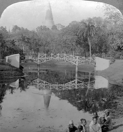 Kale bahçeleri ve Shwedagon Pagoda, Rangoon, Burma, c1900