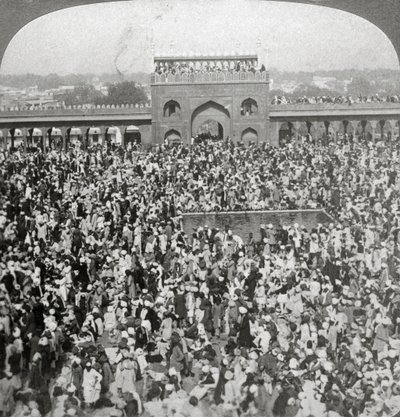 Jumma Camii Avlusunda, Delhi, Hindistan, 1903. by Underwood and Underwood