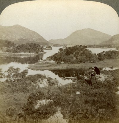 Adalar ve Yukarı Göl, Killarney, İrlanda. by Underwood and Underwood