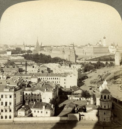 Kremlin Duvarı, Moskova, Rusya. by Underwood and Underwood