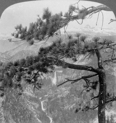 Nevada Şelalesi, Vernal Şelalesi ve Liberty Şapkası, Yosemite Vadisi, Kaliforniya, ABD, 1902 by Underwood and Underwood