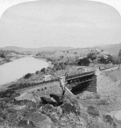 Ponpon köprüsü ve Boer genel merkezi telgraf istasyonu, Tugela Nehri, Natal, Güney Afrika, 1901. by Underwood and Underwood
