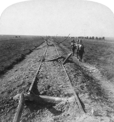 Kraliyet Mühendisleri, Boers tarafından tahrip edilen bir demiryolunu onarıyor, Kroonstad, Güney Afrika, 1900 by Underwood and Underwood