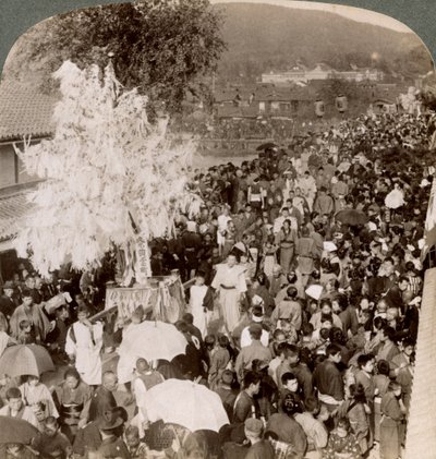Bir köprü üzerinden İmparatorluk Müzesi