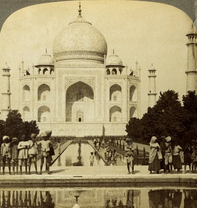 Taj Mahal, Agra, Uttar Pradesh, India. by Underwood and Underwood