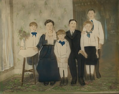 Aile Portresi by Unidentified