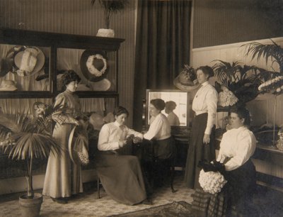 Tuhafiye Dükkanında Beş Kadın by Unidentified