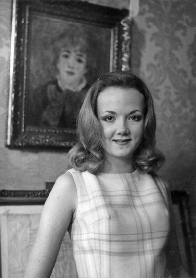 Catherine Hiegel Tuval Önünde Renoir Tarafından Evde Fransız La Comedie Francaise