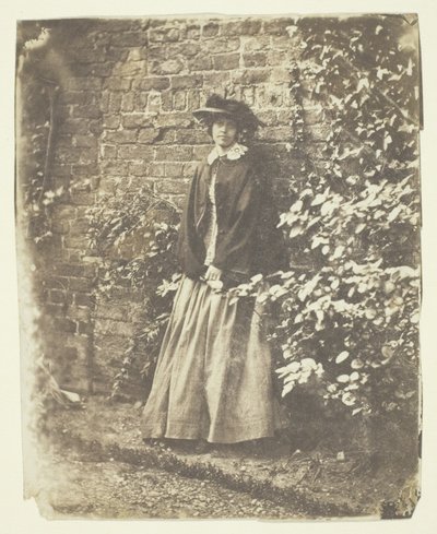 Duvara ve Çalılara Yaslanmış Bayan Craik by Unknown