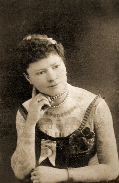 Dövmeli bir kadın portresi, c.1905 by Unknown