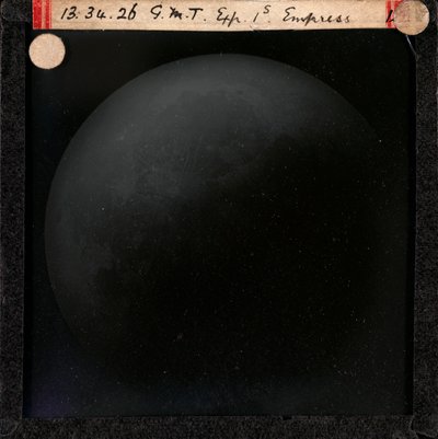 Ay tutulmasının astronomik cam levha slaytı (1910) by Unknown Artist