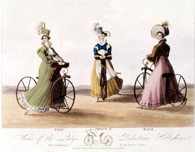 Önden, yandan ve arkadan kadınlar için bisiklet. Bu, Baron von Drais tarafından icat edilen modeldir: Draisienne. Tahtadan yapılmıştı ve henüz pedallar yoktu. 1819