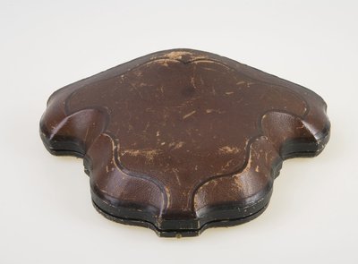 Düğün takıları için kutu by Unknown artist