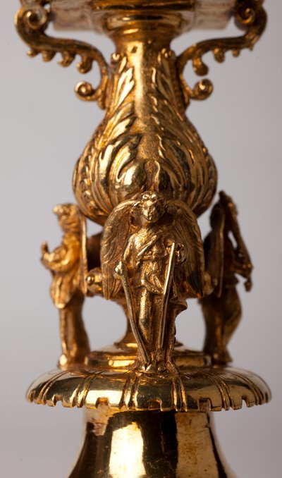 Katedral hazinesi (Trésor de la Cathédrale). Reliquary çapraz. Juwels ile metal işleme. Köken manastırı (Saint-Amand Tournai, eski Elnone. 16. yüzyıl. Detay. by Unknown artist
