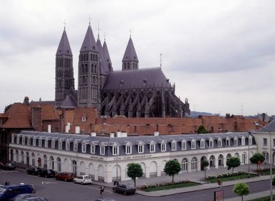 Cathedrale de Tournai (Belçika), dışarıdan görünüm. by Unknown artist