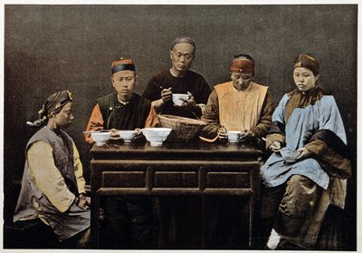 Çinli aile yemeği - fotokrom, 19. yüzyılın sonlarında. by Unknown artist
