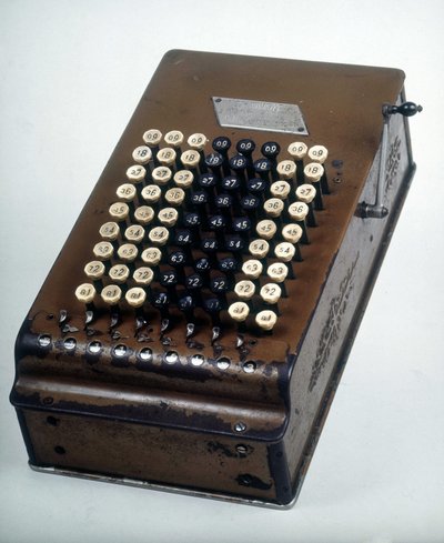 Keçe Hesap Makinesi: Komptometre by Unknown artist
