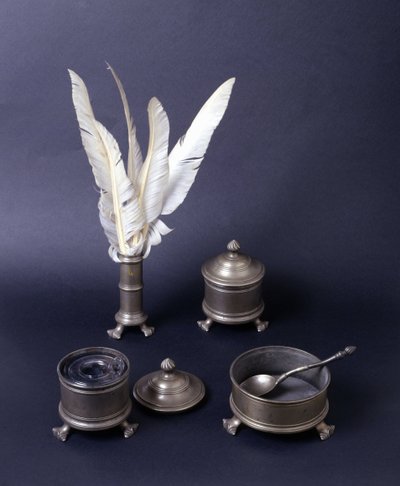 Teneke ve tüylerle yazmak gerekli by Unknown artist