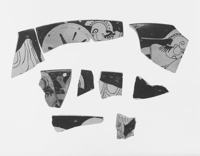 Attika Kırmızı Figürlü Kylix Parçası by Unknown artist