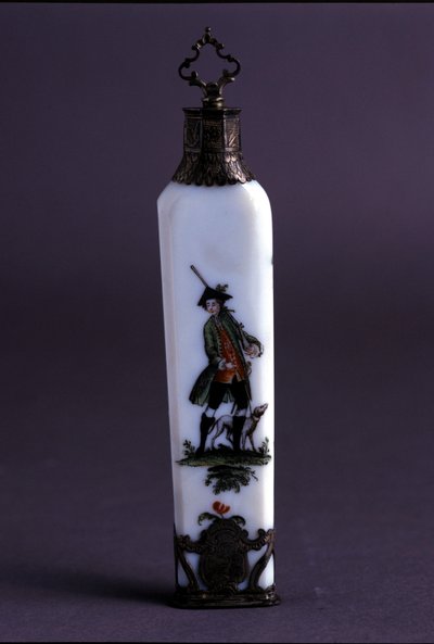 18. yüzyıl seramik parfümleri için şişe. by Unknown artist
