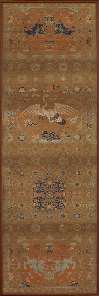 Bir vinç, aslanlar, ejderhalar, uğurlu semboller ve çiçek desenleri ile sandalye kılıfı by Unknown artist