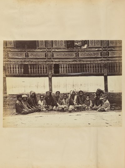 [Çay servisi yapan çocuklar] by Unknown artist