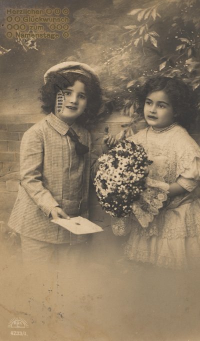 Tarihi isim günü tebrik kartı, bebek kostümlü çocuklar, kitschy, romantik by Unknown artist