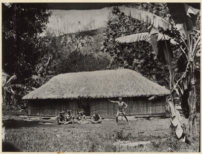 [Kulübenin önünde poz veren adam] by Unknown artist