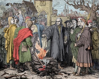 Martin Luther (1483-1546) bir Wittenberg, Papa X. Leon tarafından yapılan aforoz balonunu yakar by Unknown artist
