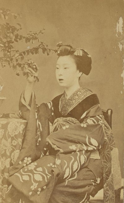 [Oturan Japon Kadın] by Unknown artist