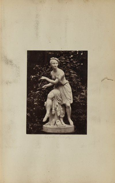 [Üçgenli kız heykeli] by Unknown artist