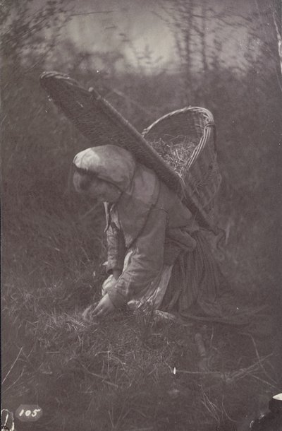 [Sırtında sepet olan kadın] by Unknown artist