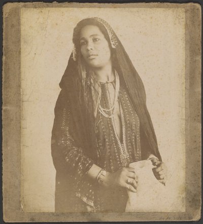 [Peçeli genç kadın] by Unknown artist