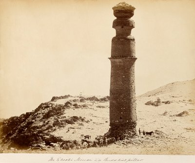 Kabil yakınlarındaki İskender Sütunu by Unknown photographer
