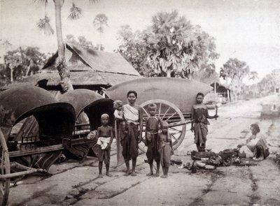 Angkor Vat Yolu üzerinde Kamboçyalılar by Unknown photographer