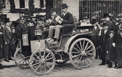 Yarışmacıların atsız bir araba yarışı var, otomobil by Unknown photographer