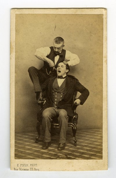Fransa, Diş çekici diş hekiminin profesyonel fotoğrafçılığı by Unknown photographer