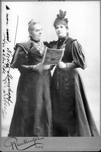 Alman şarkıcı Mathilde Marchesi (1821-1913) ve Avustralyalı şarkıcı Nellie (Nelly) Melba (1861-1931). 19. Yüzyıl Sonu Fotoğrafçılık by Unknown photographer