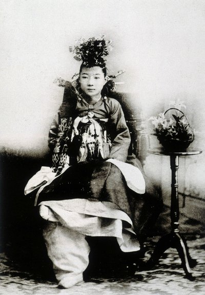 Koreli kadın geleneksel gelinlik by Unknown photographer