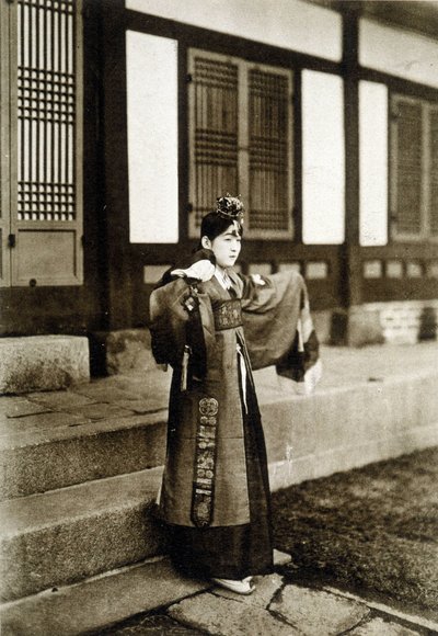 Kusang Coreenne dansçısı (19. yüzyılın sonu). by Unknown photographer