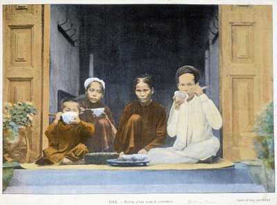Annamite ailesinin yemeği, v. 1895, “Dünya Çapında”, 19. yüzyıl sonu. by Unknown photographer