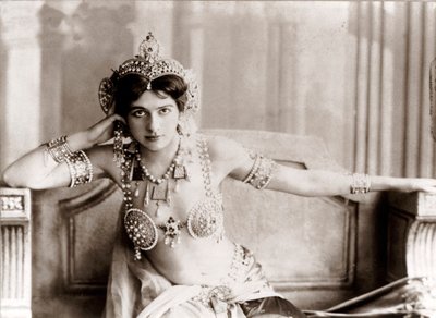 Mata Hari olarak bilinen Hollandalı dansçı ve casus Margaretha Geertruida Zelle
