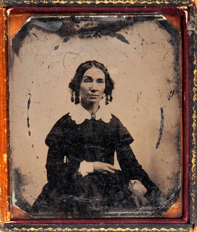 Bir kadının portresi. 1850 dolaylarında çerçeve altında Dagerreyotipi (Daguerre). by Unknown photographer