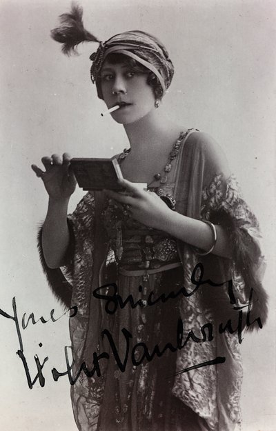 İngiliz aktris Violet Vanbrugh