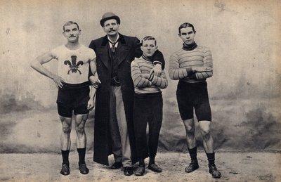 Gladyatör döngüsü ekibinin portresi. Fotoğraf, 19. yüzyıl sonu, Paris. Kol. Selva. by Unknown photographer