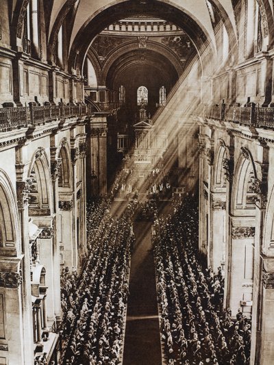 Kral George V Silver Jubilee#39;nin töreni sırasında St Paul Katedrali#39;ndeki güneş ışınları, Londra, Birleşik Krallık, Illustrated London News#39;den fotoğraf, 11 Mayıs by Unknown photographer