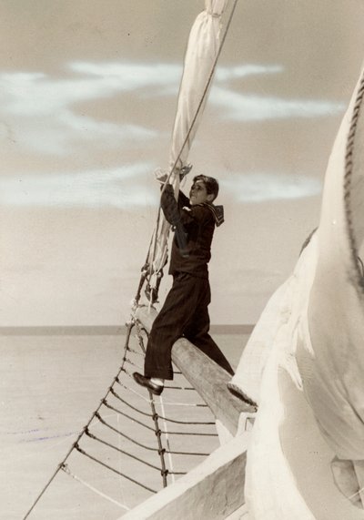 donanma, yayı sıkılaştırmak by Unknown photographer