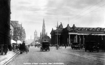 Princes Street boyunca doğuya bakıyor, Edinburgh, 20. yüzyılın başlarında. by Valentine and Sons Ltd