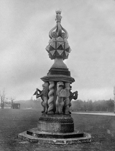 Güneş saati, Glamis Kalesi, 1924-1926. by Valentine and Sons Ltd